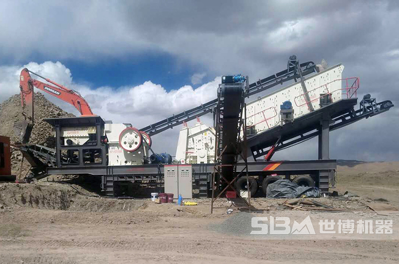 四合一輪式移動(dòng)破石機(jī)現(xiàn)場(chǎng)