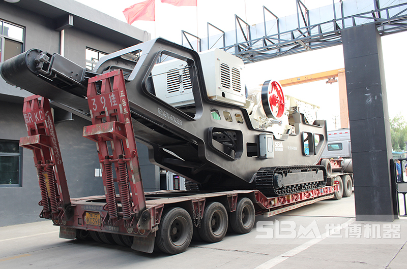 國產(chǎn)履帶式移動破碎篩分機(jī)發(fā)貨圖