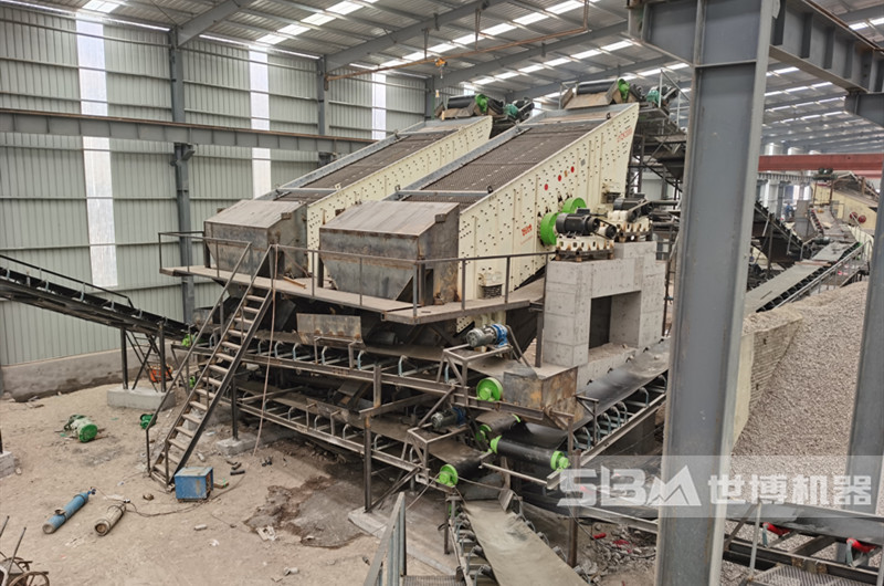 礦用多層石子振動篩現場圖