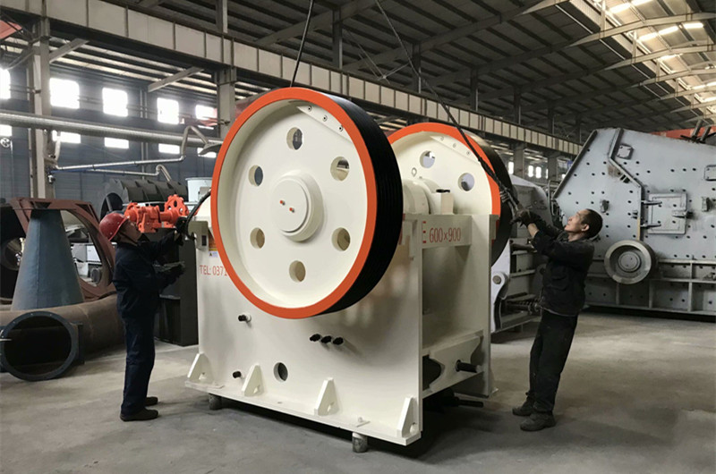 石灰石破碎設(shè)備顎式破碎機(jī)