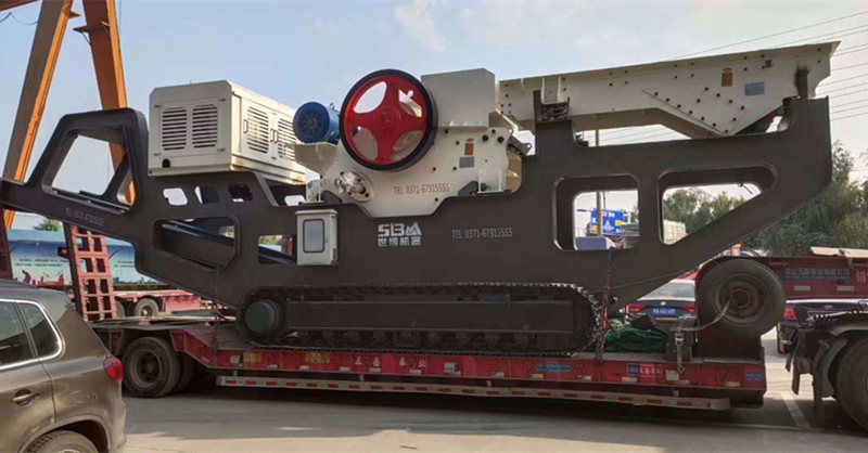 履帶顎破移動破碎站裝車發(fā)貨