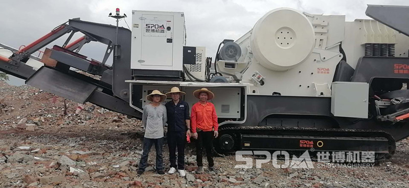 世博大型混凝土破碎機客戶現(xiàn)場，歡迎考察