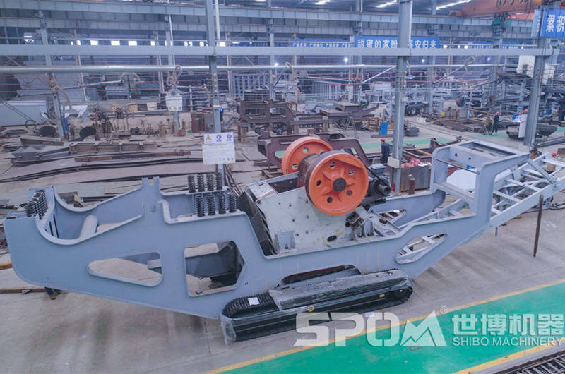 世博履帶式移動69破碎石機生產(chǎn)車間，半成品