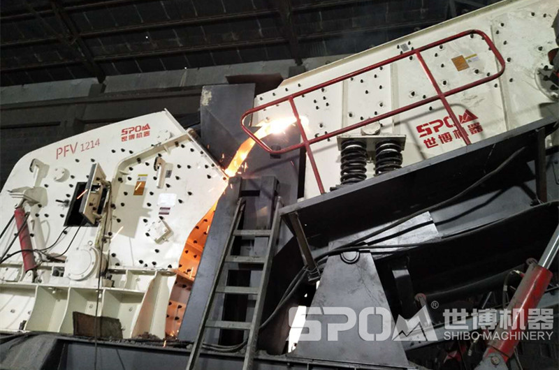 移動(dòng)破碎機(jī)1412，1214反擊破移動(dòng)破碎機(jī)