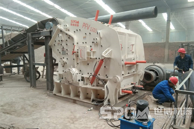 1315反擊破碎機安裝調(diào)試現(xiàn)場