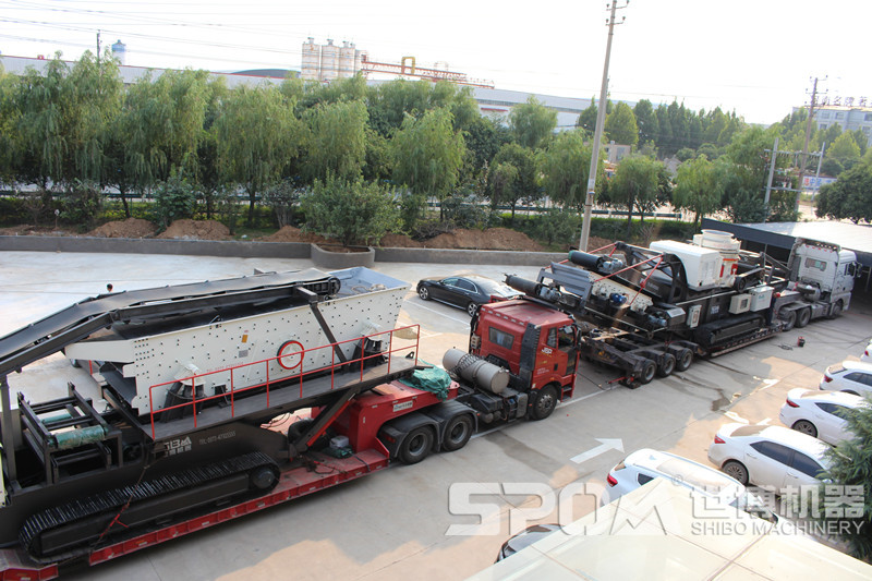 新型履帶式移動篩沙機發(fā)貨