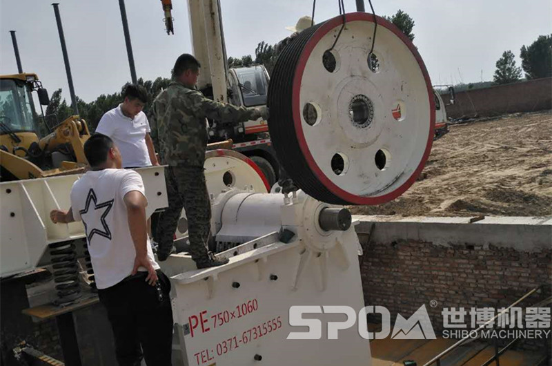 1060碎石機(jī)，PE750x1060顎破碎石機(jī)安裝現(xiàn)場