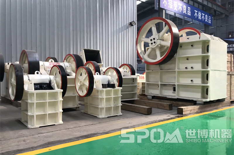 顎式破碎機(jī)，大小型號(hào)多