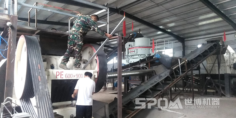 一套機(jī)制砂設(shè)備，固定式機(jī)制砂機(jī)器