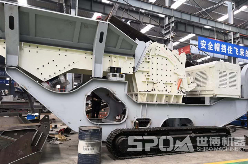 履帶移動(dòng)反擊破粗碎機(jī)