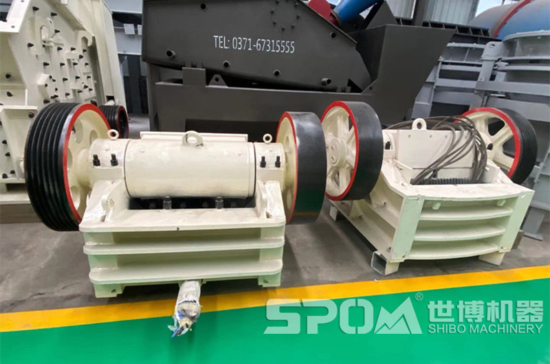 世博車間小型細(xì)鄂破成品，150x750細(xì)顎破碎機(jī)